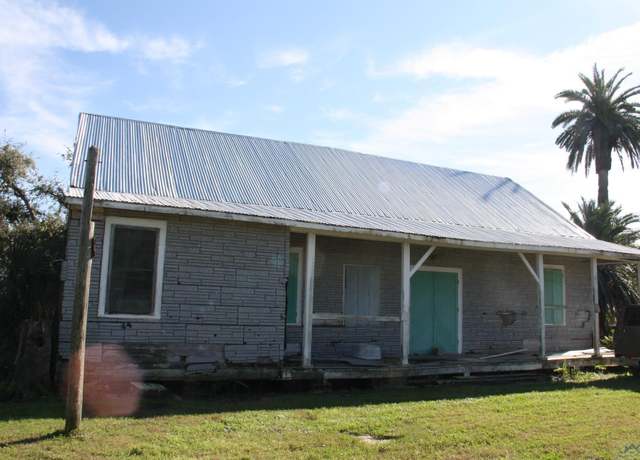 Property at 212 Medical Ln, Grand Isle, LA 70358, 7 beds, 1.5 baths