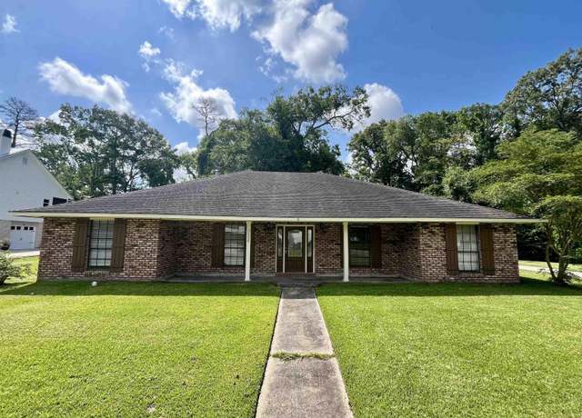 Property at 2530 Chantulane Ave, Denham Springs, LA 70726, 4 beds, 2 baths