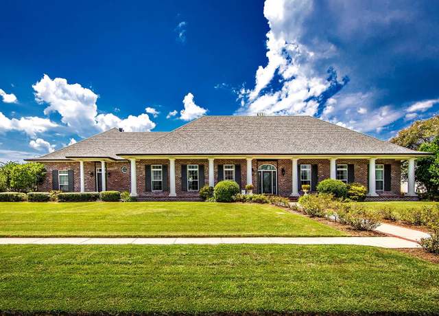 Property at 368 Tulip Dr, Houma, LA 70360, 4 beds, 3 baths