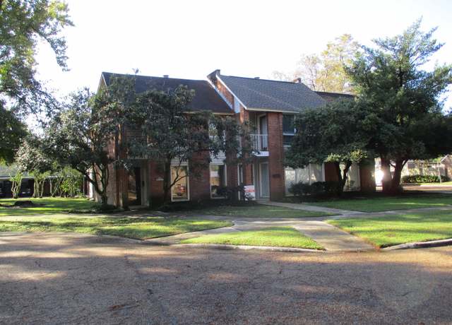 Property at 5505 Moorstone Dr, Baton Rouge, LA 70820, 2 beds, 2.5 baths