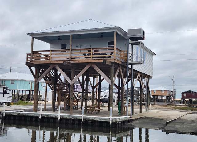 Property at 120 Touro Ln, Grand Isle, LA 70358, 3 beds, 2.5 baths