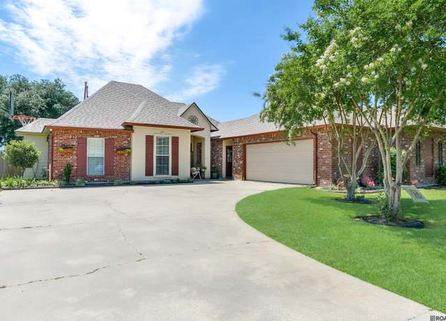 Property at 14359 Brentwood Ct, Gonzales, LA 70737, 4 beds, 2 baths