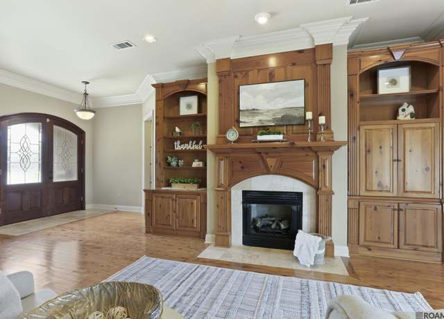 Property at 2121 Springstone Dr, Baton Rouge, LA 70810, 3 beds, 2 baths