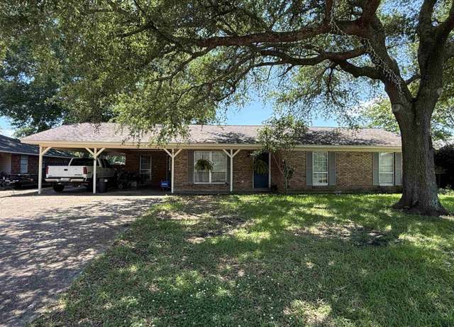 Property at 116 Miranda Dr, Vidalia, LA 71373, 3 beds, 2 baths