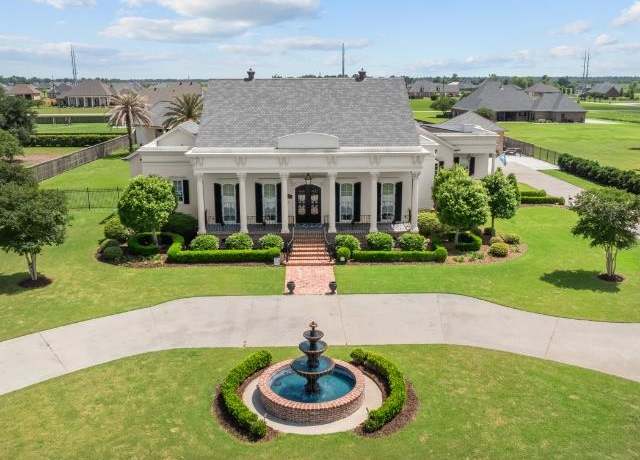Property at 279 Ashburn Dr, Schriever, LA 70395, 4 beds, 5 baths