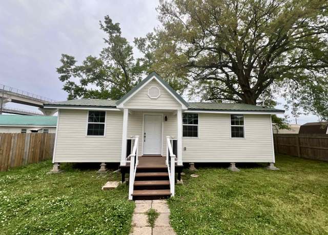 Property at 201 Ash St, Houma, LA 70363, 2 beds, 2 baths