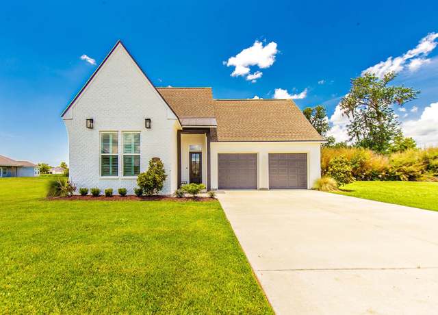 Property at 127 Lyndale Ct, Houma, LA 70364, 4 beds, 2.5 baths