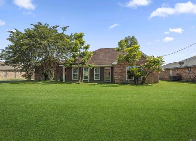 Property at 40041 Parker Rd, Prairieville, LA 70769, 3 beds, 2 baths