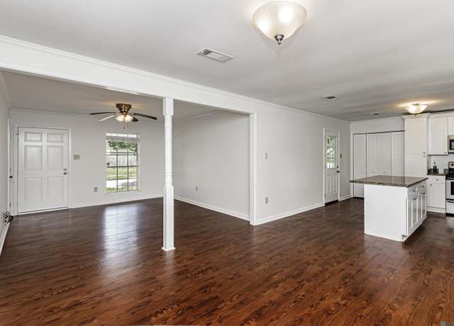 Property at 7809 Blake Dr, Baton Rouge, LA 70817, 3 beds, 2 baths