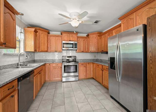 Property at 11926 Sage Dr, Central, LA 70818, 3 beds, 2 baths