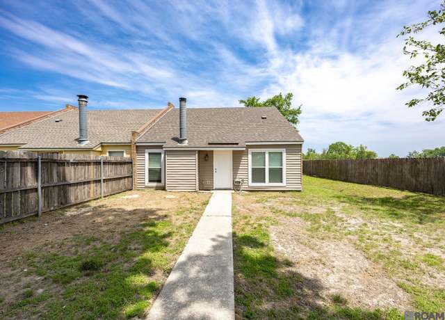 Property at 8744 Pecan Tree Dr, Baton Rouge, LA 70810, 3 beds, 2 baths