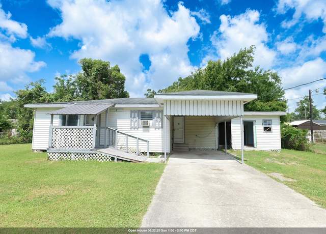 Property at 208 Authement St, Houma, LA 70360, 3 beds, 1.5 baths
