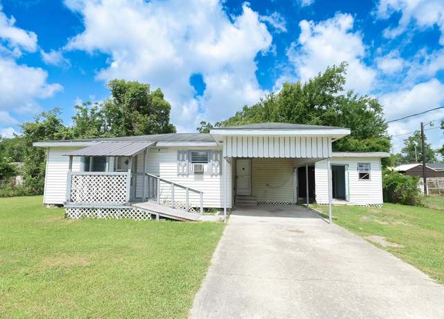 Property at 208 Authement St, Houma, LA 70360, 3 beds, 1.5 baths