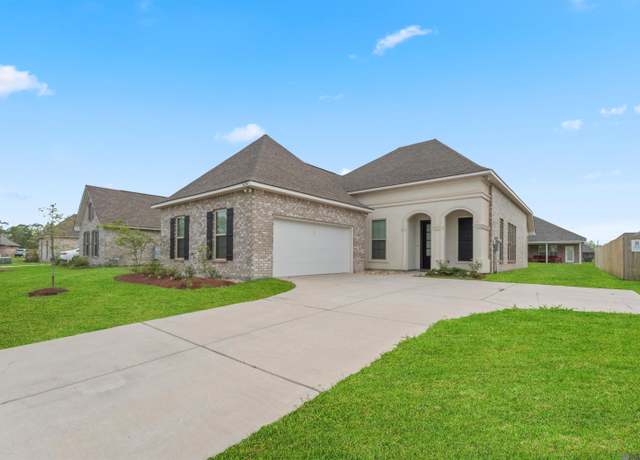 Property at 41134 Coastline Ave, Gonzales, LA 70737, 3 beds, 2 baths