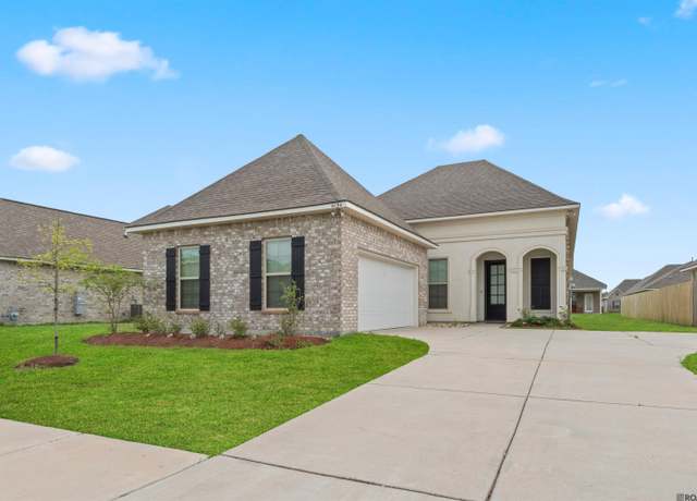 Property at 41134 Coastline Ave, Gonzales, LA 70737, 3 beds, 2 baths