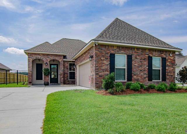 Property at 8732 Windlake Dr, Denham Springs, LA 70726, 3 beds, 2 baths
