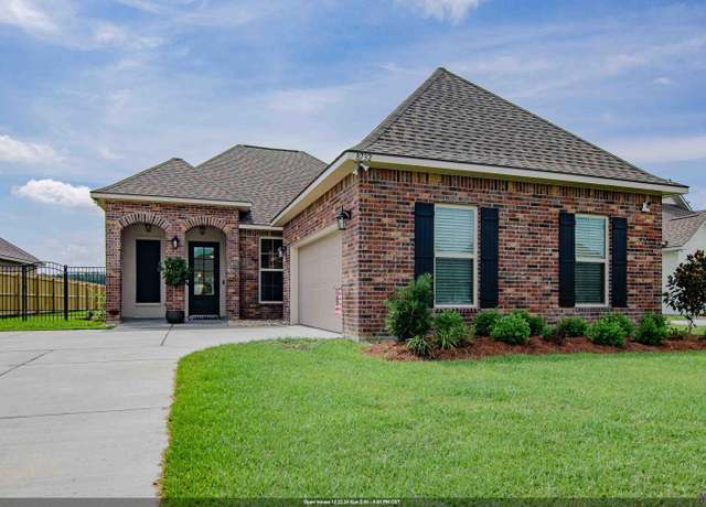 Property at 8732 Windlake Dr, Denham Springs, LA 70726, 3 beds, 2 baths