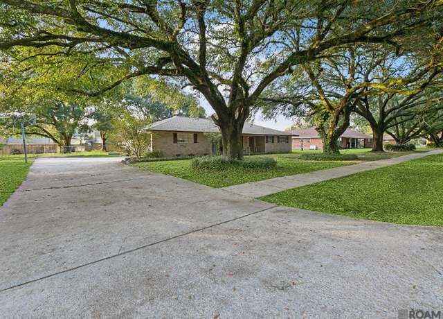 Property at 5015 Fennwood Dr, Zachary, LA 70791, 4 beds, 2 baths
