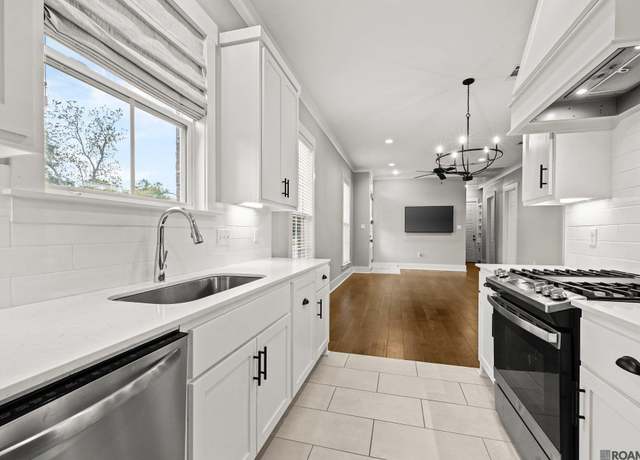 Property at 306 Saint Thomas Ln, Baton Rouge, LA 70806, 2 beds, 2 baths