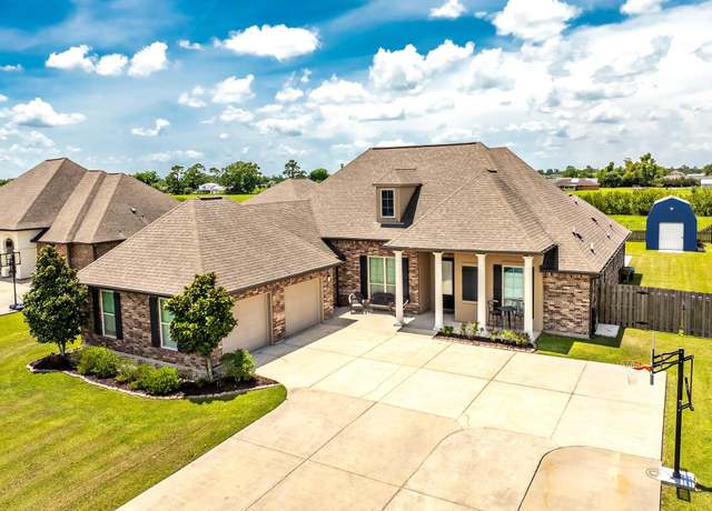 Property at 310 Crossing North St, Thibodaux, LA 70301, 4 beds, 3 baths