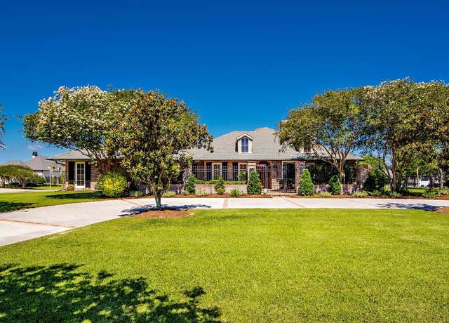 Property at 114 Bocage Dr, Houma, LA 70360, 4 beds, 5.5 baths