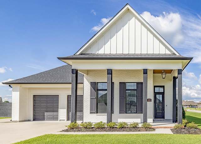 Property at 102 Farmington Ct, Houma, LA 70364, 4 beds, 3 baths