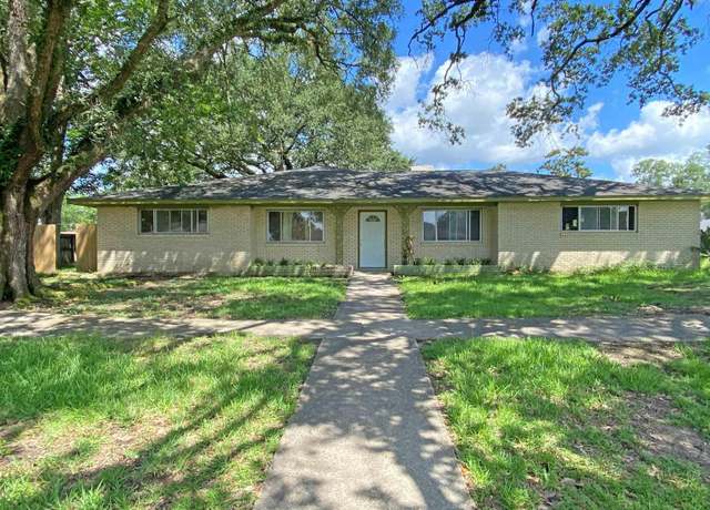 Property at 8022 Queenswood Ct, Baton Rouge, LA 70806, 3 beds, 2 baths