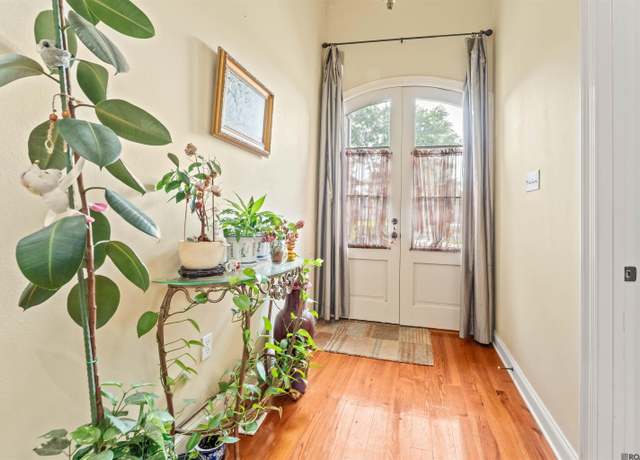 Property at 11011 Shoreline Dr, Baton Rouge, LA 70809, 3 beds, 3 baths