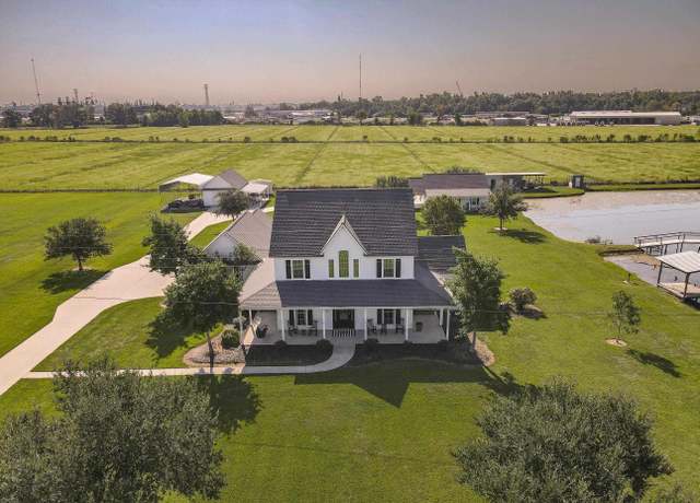 Property at 5739 N River Rd, Port Allen, LA 70767, 5 beds, 2.5 baths