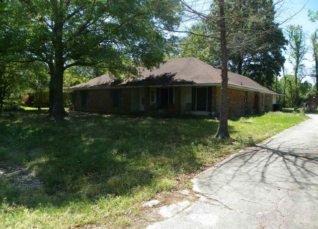Property at 10525 Carmel Dr, Baton Rouge, LA 70818, 3 beds, 2 baths