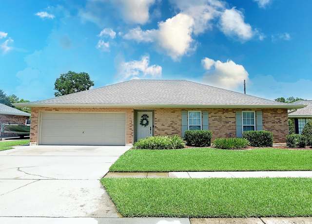Property at 208 Wayside Dr, Houma, LA 70360, 3 beds, 2 baths