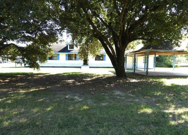 Property at 2339 Calmes Rd, Denham Springs, LA 70706, 5 beds, 2.5 baths