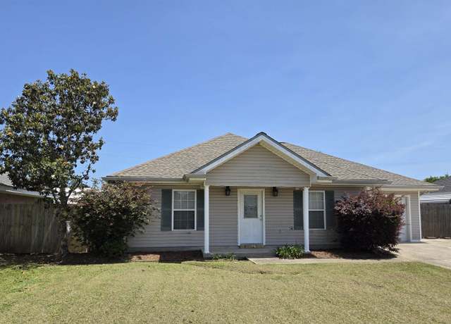 Property at 220 Jennifer St, Gray, LA 70359, 3 beds, 2 baths