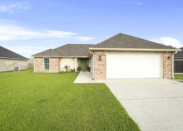 Property at 433 Baptiste Cir, Houma, LA 70363, 3 beds, 2 baths
