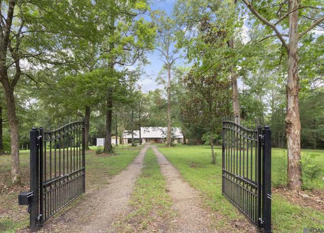 Property at 7818 Tiffany Dr, Ethel, LA 70730, 4 beds, 2.5 baths