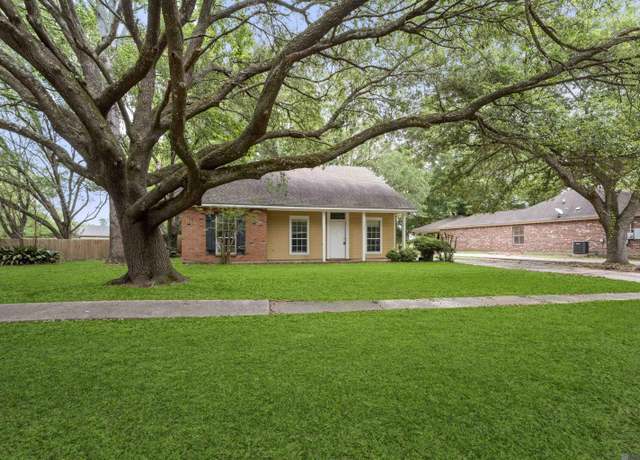 Property at 4345 Cherry Ct, Zachary, LA 70791, 3 beds, 2 baths