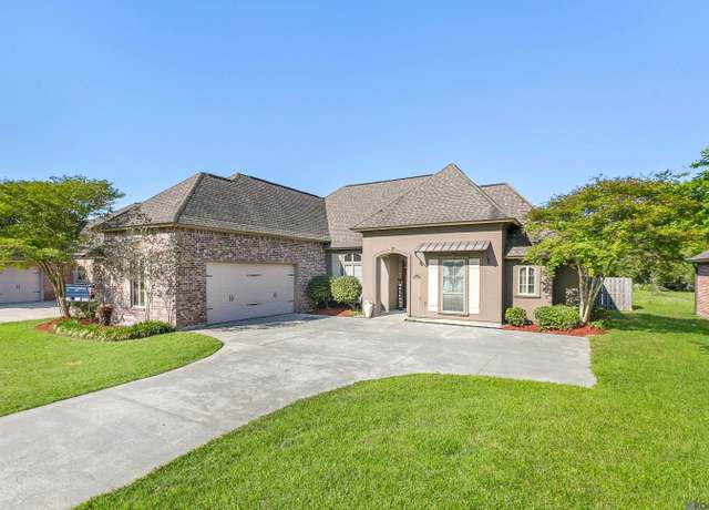 Property at 24929 Plantation Lake Ave, Denham Springs, LA 70726, 4 beds, 2.5 baths
