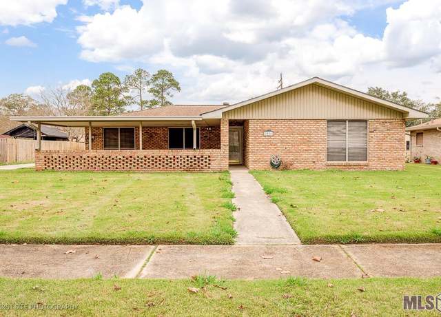 Property at 1016 E Fabian St, Gonzales, LA 70737, 3 beds, 2 baths