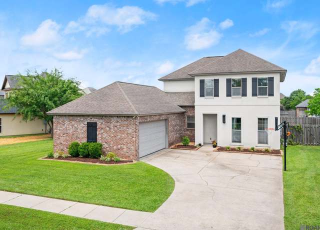 Property at 18642 Lake Harbor Ln, Prairieville, LA 70769, 4 beds, 2.5 baths
