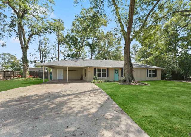 Property at 30696 Country Club Ln, Denham Springs, LA 70726, 3 beds, 1.5 baths