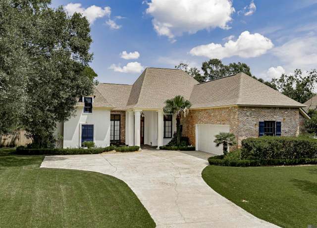 Property at 36114 Bluff Oaks Ave, Prairieville, LA 70769, 4 beds, 3 baths