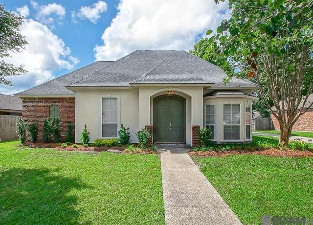Property at 10673 Hillshire Ave, Baton Rouge, LA 70810, 3 beds, 2.5 baths