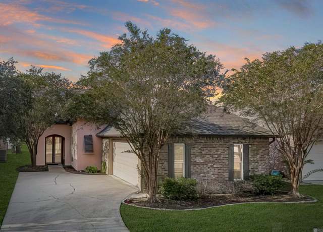 Property at 1720 Pointe South Dr, Zachary, LA 70791, 3 beds, 2 baths