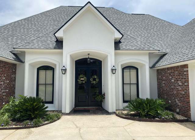 Property at 12306 Legacy Hills Dr, Geismar, LA 70734, 4 beds, 3.5 baths