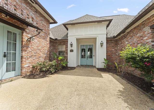 Property at 2842 Muirfield Dr, Zachary, LA 70791, 4 beds, 3 baths