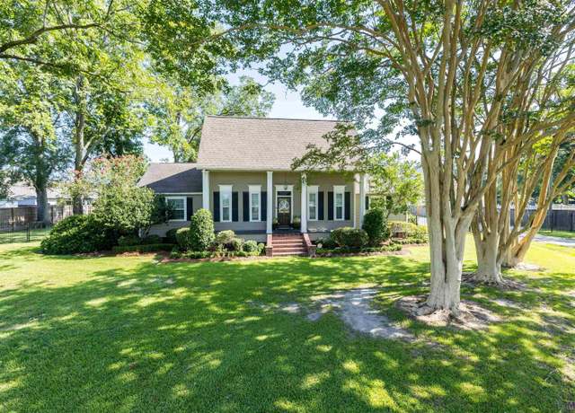 Property at 19081 Hoo Shoo Too Rd, Baton Rouge, LA 70817, 4 beds, 2.5 baths