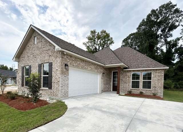 Property at 18721 Corlis Green Dr, Zachary, LA 70791, 3 beds, 2 baths