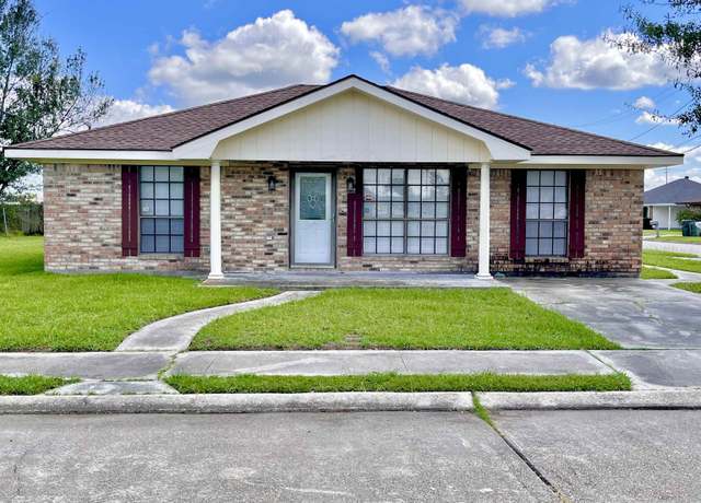 Property at 3000 Spruce Cir, Houma, LA 70363, 3 beds, 2 baths