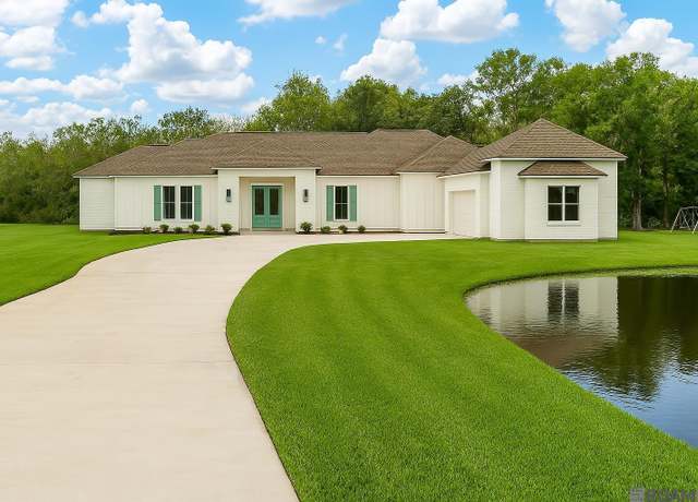 Property at 1033 W Worthey St, Gonzales, LA 70737, 5 beds, 4.5 baths