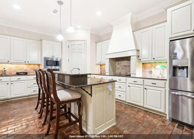 Property at 15505 Espirit Dr, Baton Rouge, LA 70810, 4 beds, 3 baths